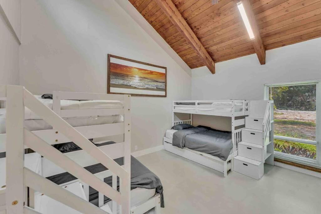 Вилла Rare Hidden Getaway Heated Pool 1.5 Acres! Sleeps 16 Форт-Лодердейл Экстерьер фото