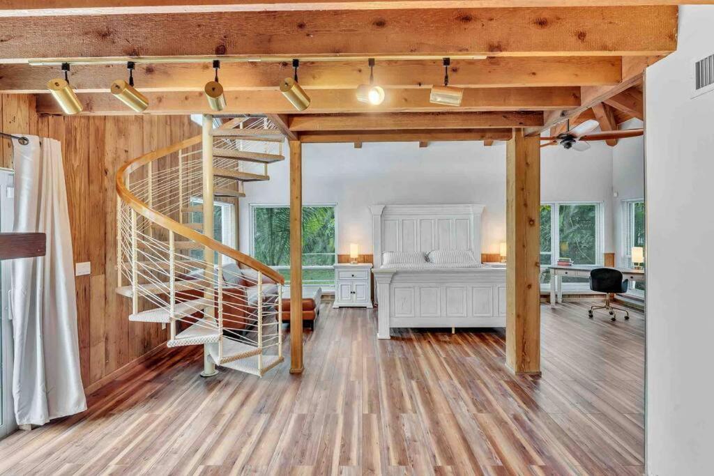 Вилла Rare Hidden Getaway Heated Pool 1.5 Acres! Sleeps 16 Форт-Лодердейл Экстерьер фото