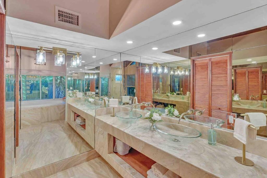 Вилла Rare Hidden Getaway Heated Pool 1.5 Acres! Sleeps 16 Форт-Лодердейл Экстерьер фото