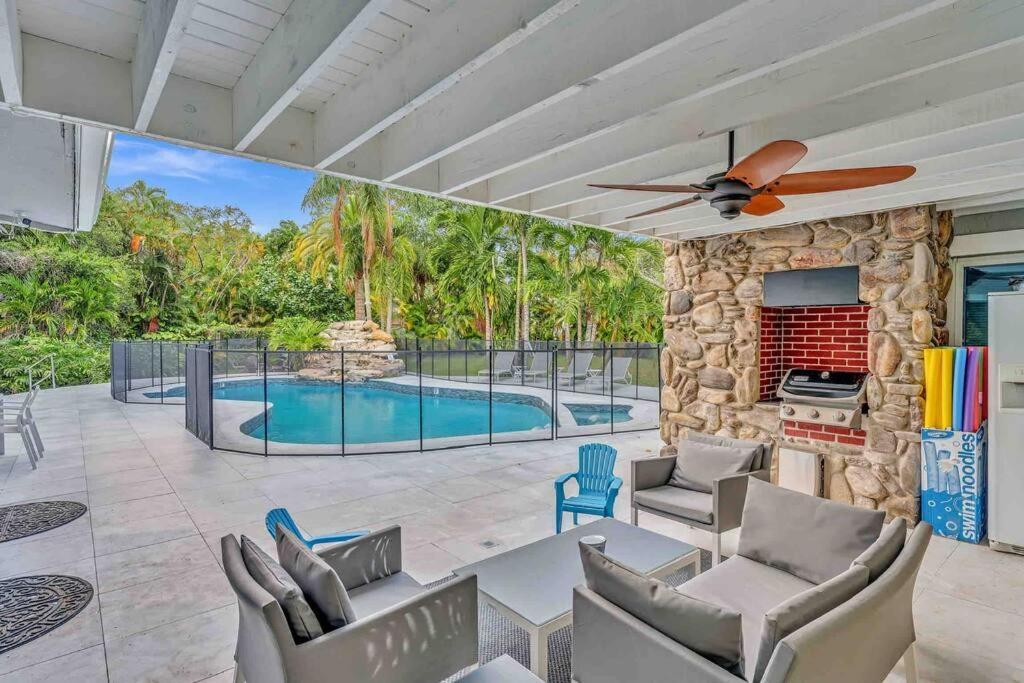 Вилла Rare Hidden Getaway Heated Pool 1.5 Acres! Sleeps 16 Форт-Лодердейл Экстерьер фото