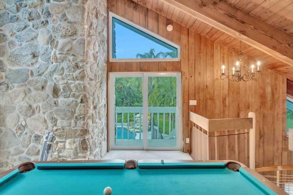 Вилла Rare Hidden Getaway Heated Pool 1.5 Acres! Sleeps 16 Форт-Лодердейл Экстерьер фото