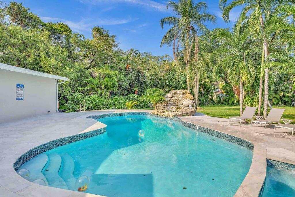 Вилла Rare Hidden Getaway Heated Pool 1.5 Acres! Sleeps 16 Форт-Лодердейл Экстерьер фото