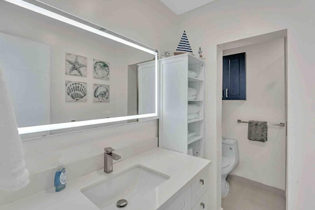 Вилла Rare Hidden Getaway Heated Pool 1.5 Acres! Sleeps 16 Форт-Лодердейл Экстерьер фото